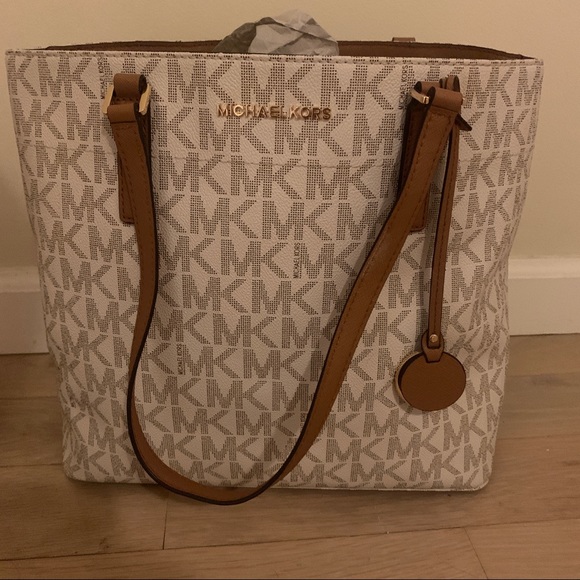 Michael Kors Medium Sized Tote | Used in great condition! - Picture 10 of 14